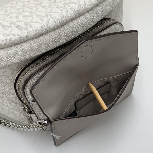 MICHAEL KORS
Maisie Large Logo 2-in-1 Sling Pack
Optic White/Silver 
NWT - Picture 7 of 16